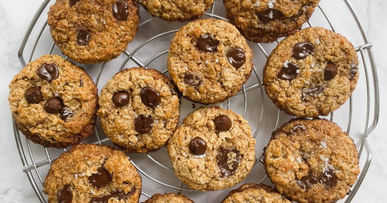 Chewy Pumpkin Chocolate Chip Oatmeal Cookies (Gluten Free, Dairy Free, Refined Sugar Free)